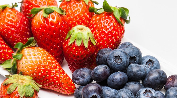 SPORTS NUTRITION - Blueberries and Strawberries