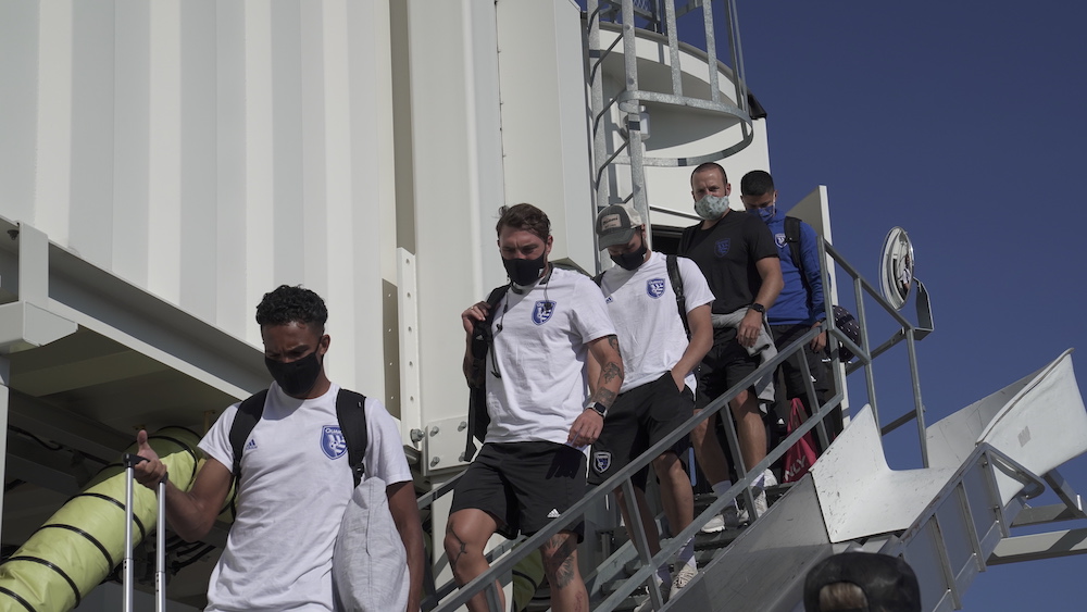 Earthquakes-players-and-staff-airport.jpg